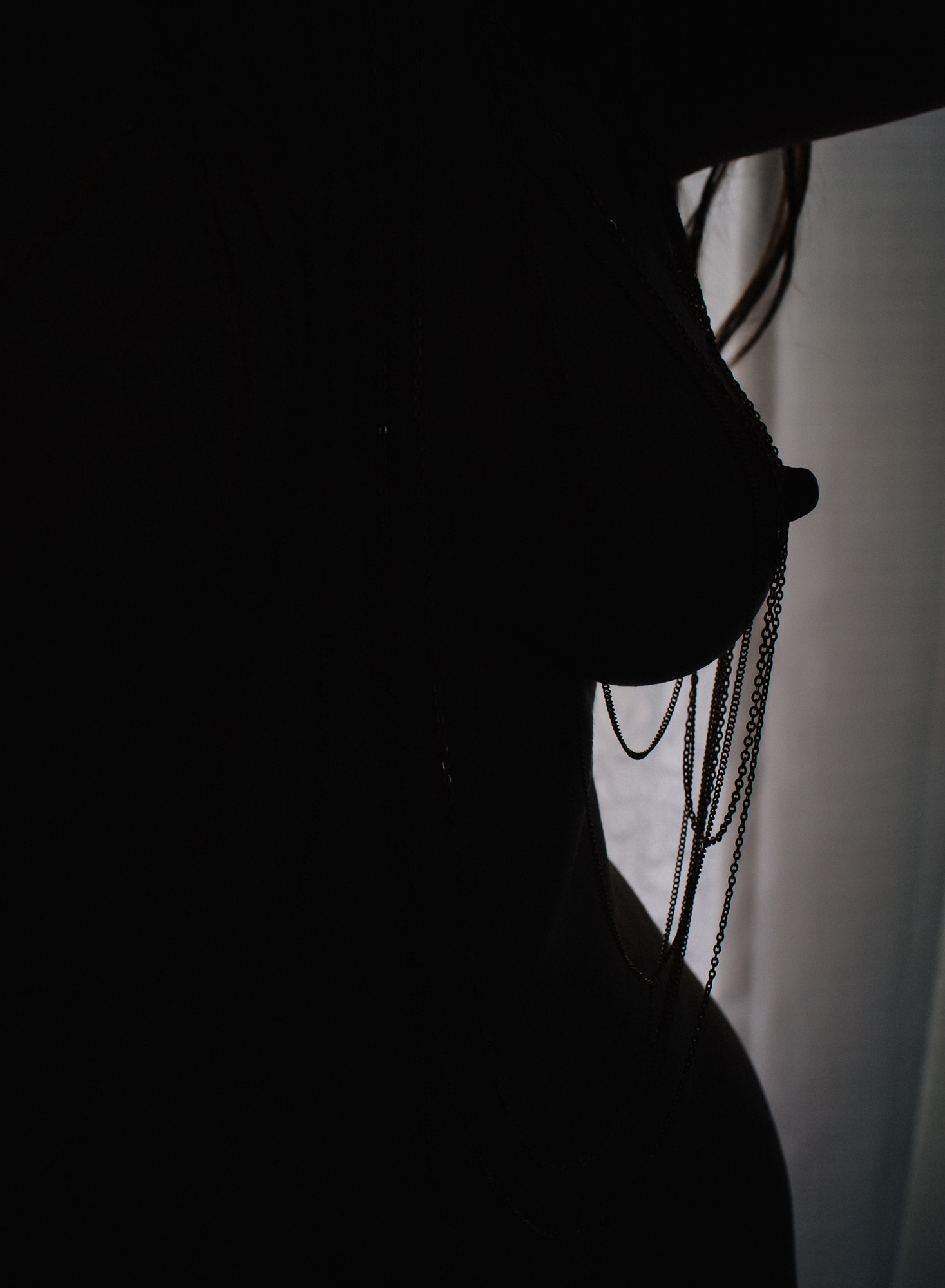 silhouette-breast-boudoir-image